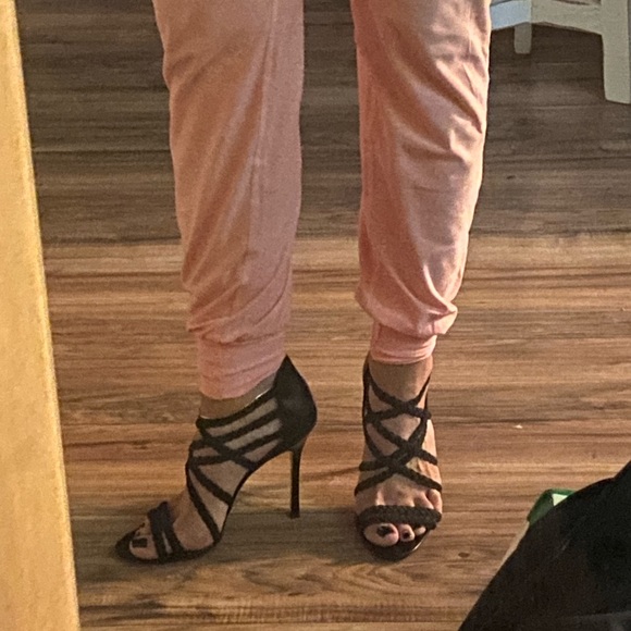 Manolo Blahnik designer heels. Verified by YOOGIS Closet. Never worn brand new. - Picture 6 of 6